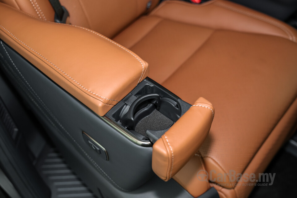 Toyota Vellfire AH40 (2023) Interior