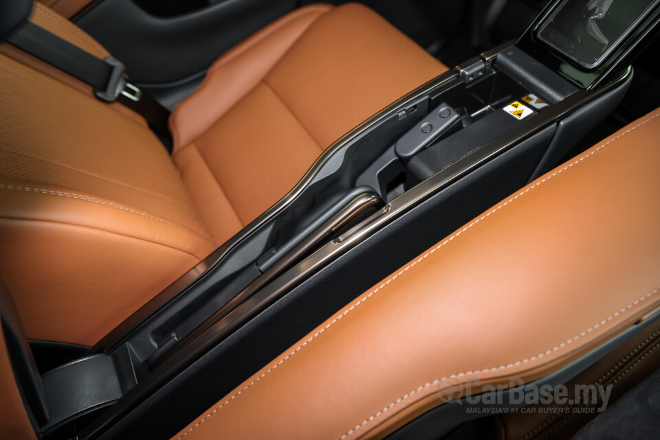 Toyota Vellfire AH40 (2023) Interior