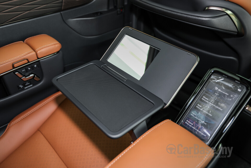 Toyota Vellfire AH40 (2023) Interior