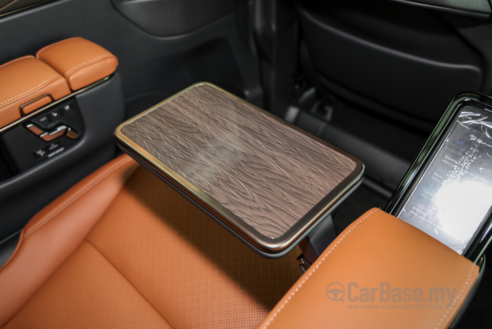 Toyota Vellfire AH40 (2023) Interior