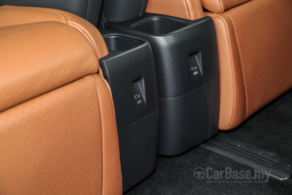 Toyota Vellfire AH40 (2023) Interior