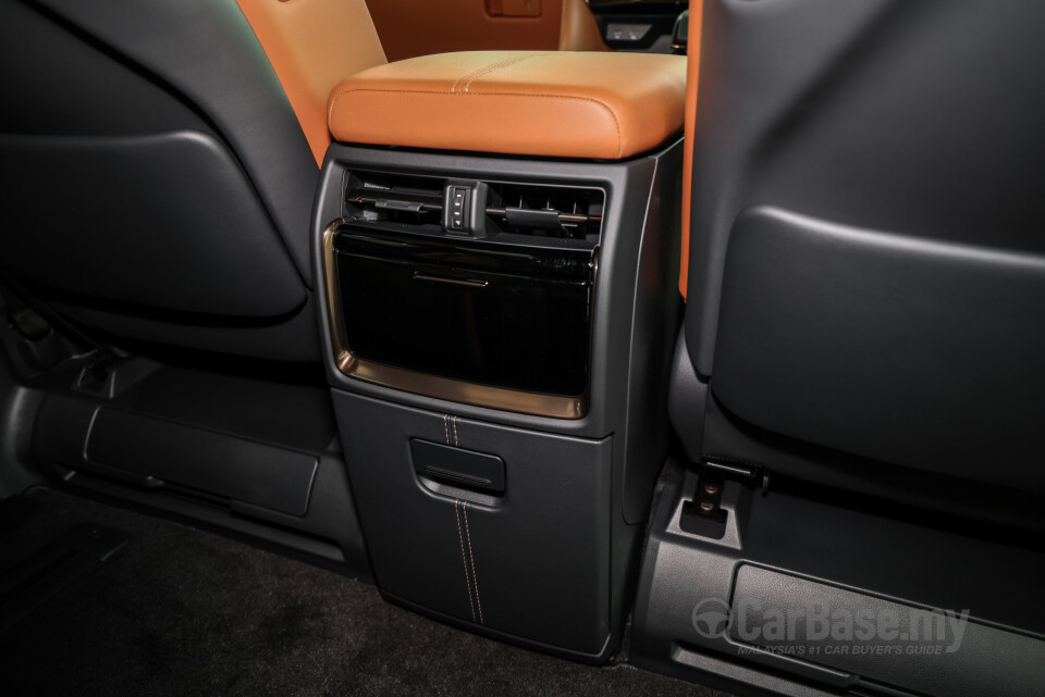 Toyota Vellfire AH40 (2023) Interior