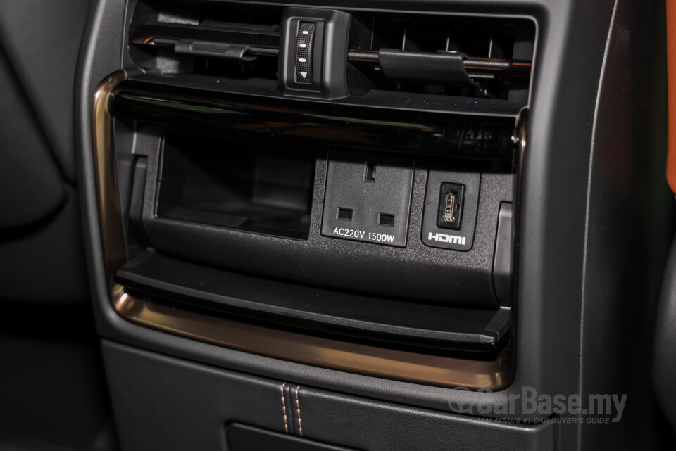 Toyota Vellfire AH40 (2023) Interior