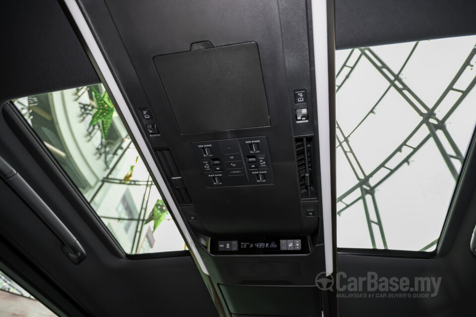 Toyota Vellfire AH40 (2023) Interior