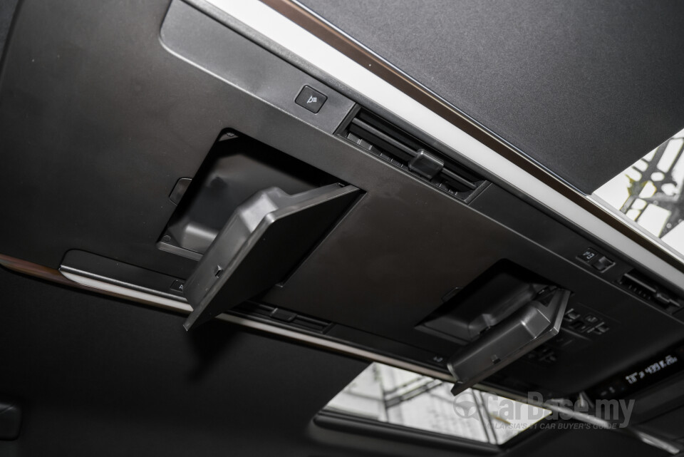 Toyota Vellfire AH40 (2023) Interior
