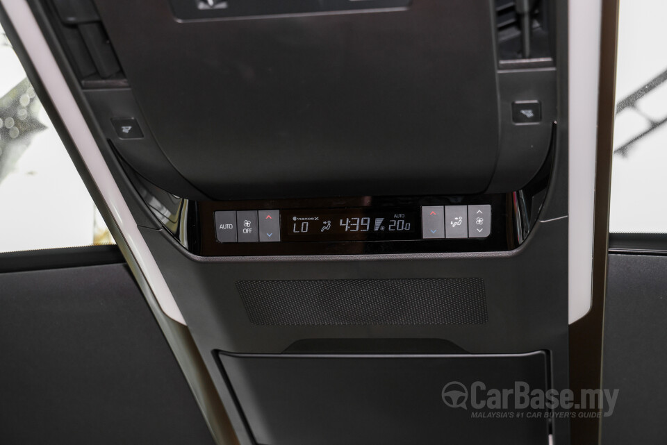 Toyota Vellfire AH40 (2023) Interior