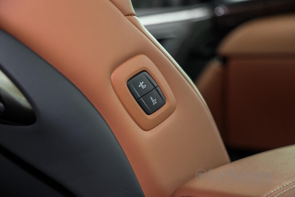 Toyota Vellfire AH40 (2023) Interior