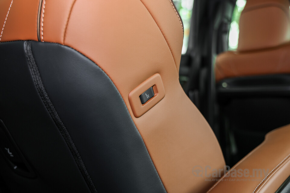 Toyota Vellfire AH40 (2023) Interior