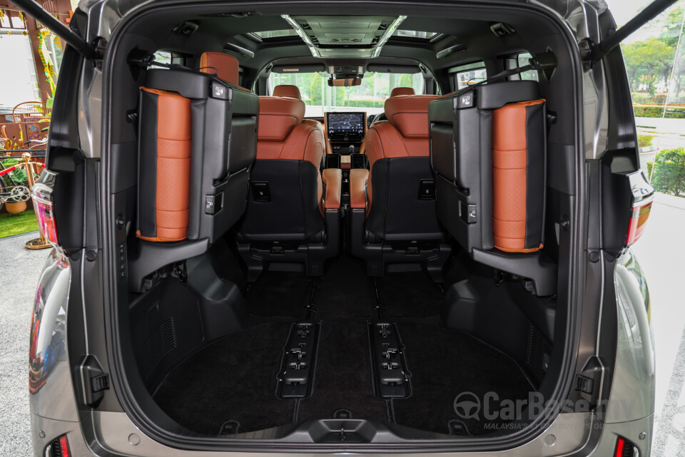 Toyota Vellfire AH40 (2023) Interior