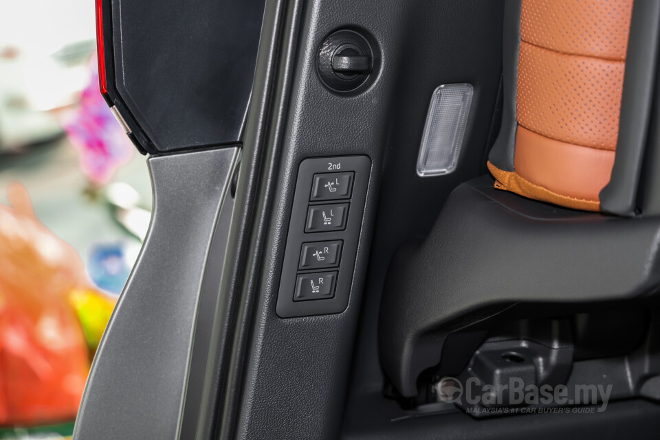 Toyota Vellfire AH40 (2023) Interior