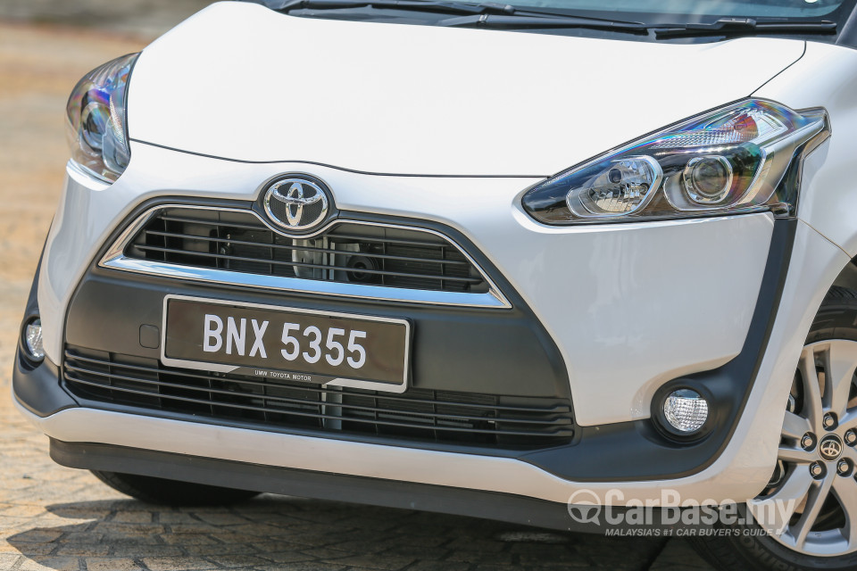 Toyota Sienta NHP170 (2016) Exterior
