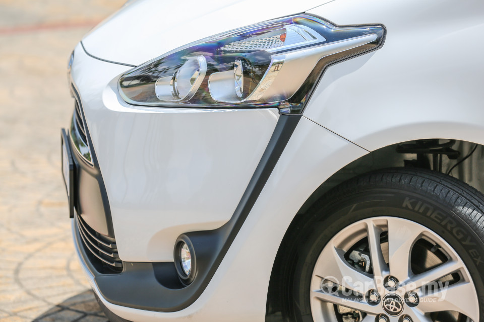 Toyota Sienta NHP170 (2016) Exterior