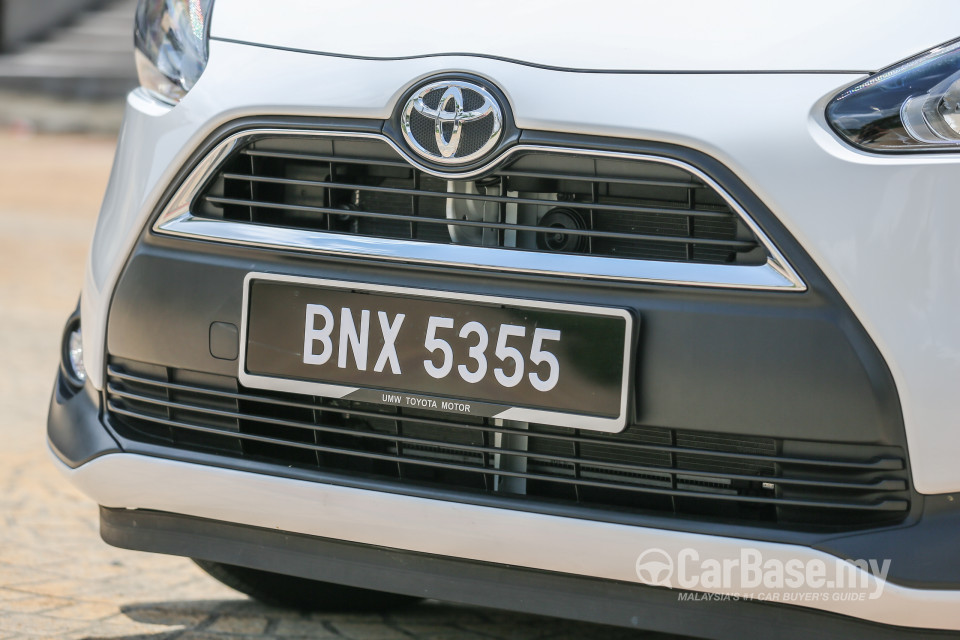 Toyota Sienta NHP170 (2016) Exterior