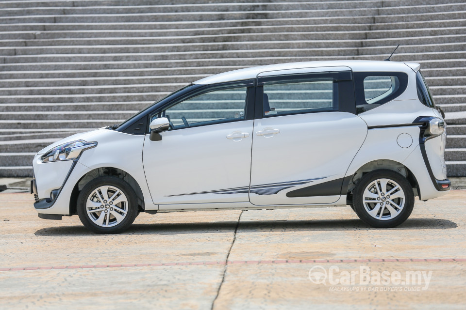 Toyota Sienta NHP170 (2016) Exterior