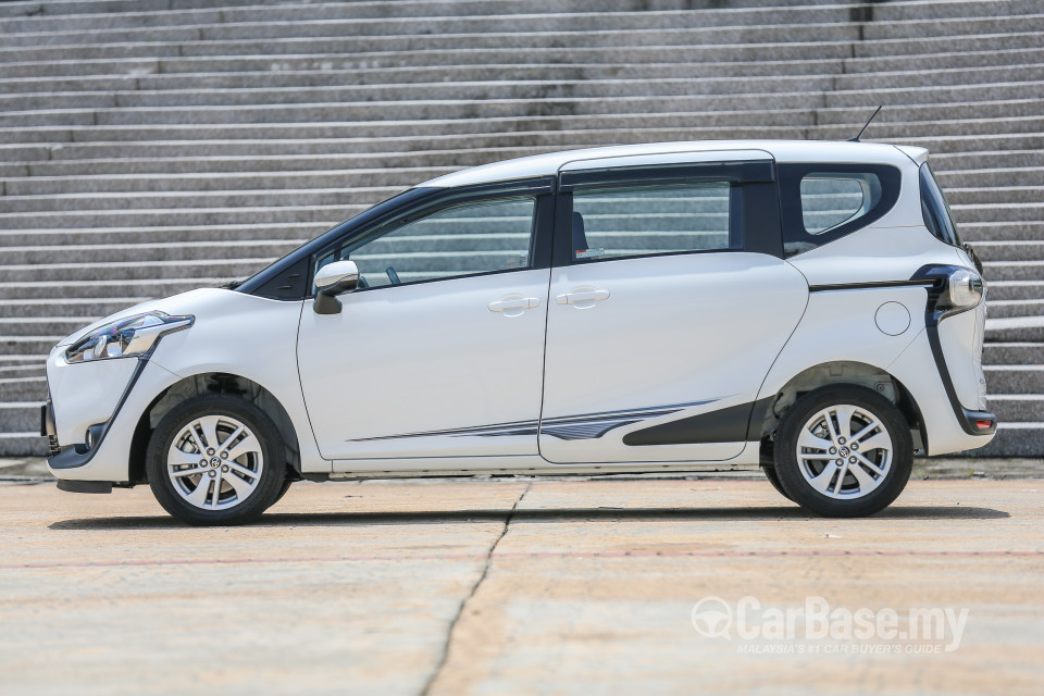 Toyota Sienta NHP170 (2016) Exterior