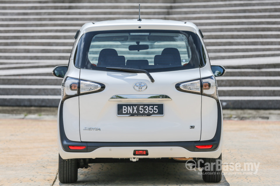 Toyota Sienta NHP170 (2016) Exterior