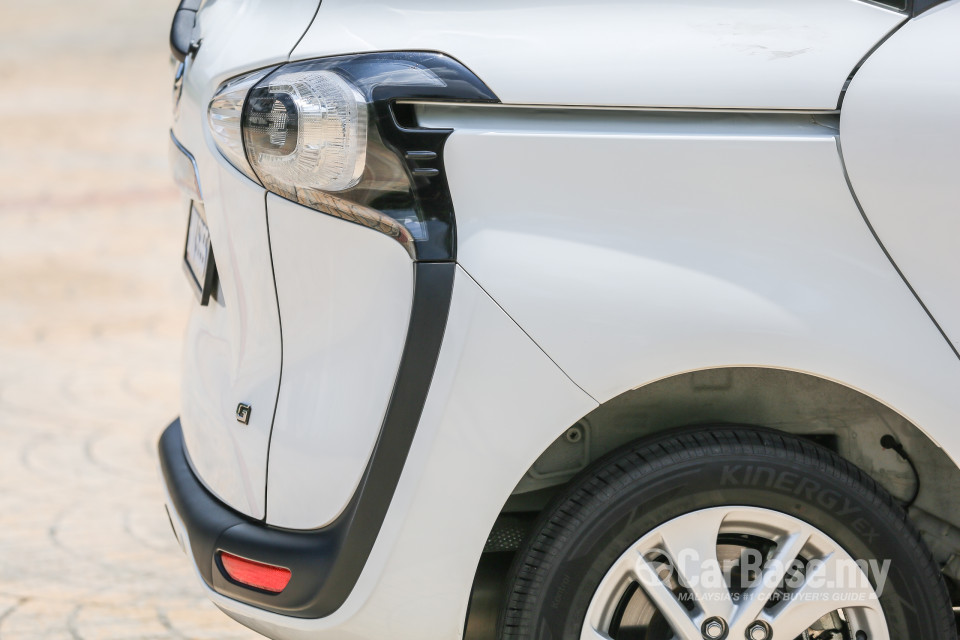 Toyota Sienta NHP170 (2016) Exterior