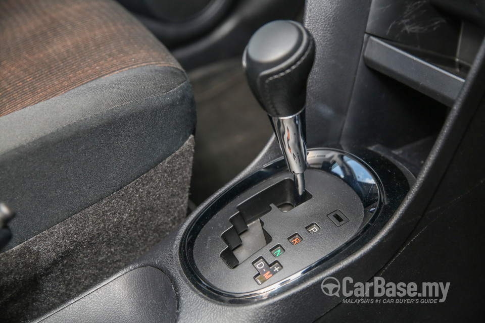 Toyota Sienta NHP170 (2016) Interior