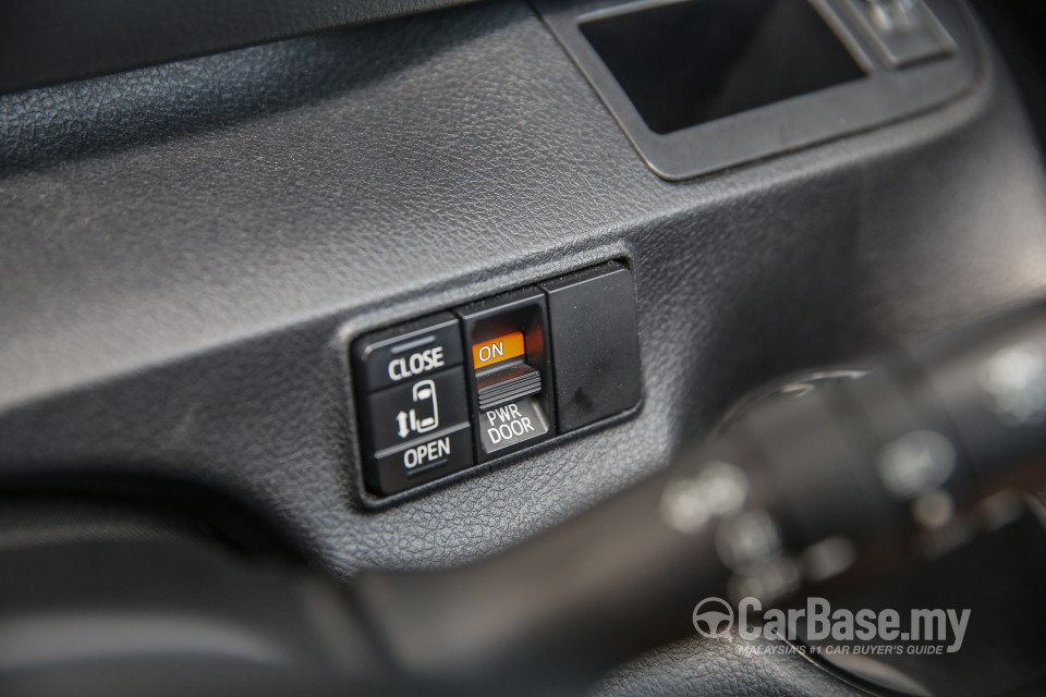 Toyota Sienta NHP170 (2016) Interior