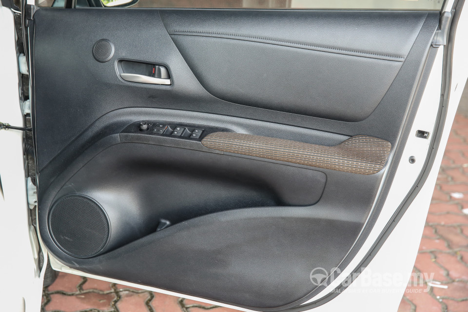 Toyota Sienta NHP170 (2016) Interior