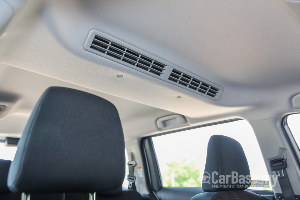 Toyota Sienta NHP170 (2016) Interior