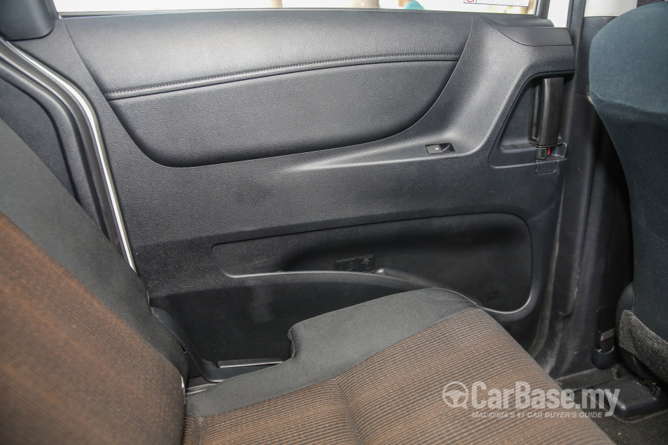 Toyota Sienta NHP170 (2016) Interior