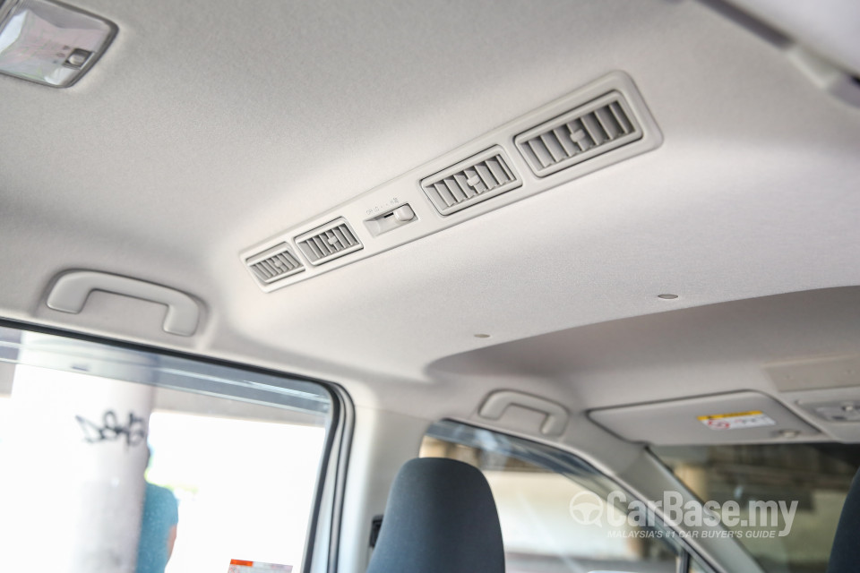 Toyota Sienta NHP170 (2016) Interior