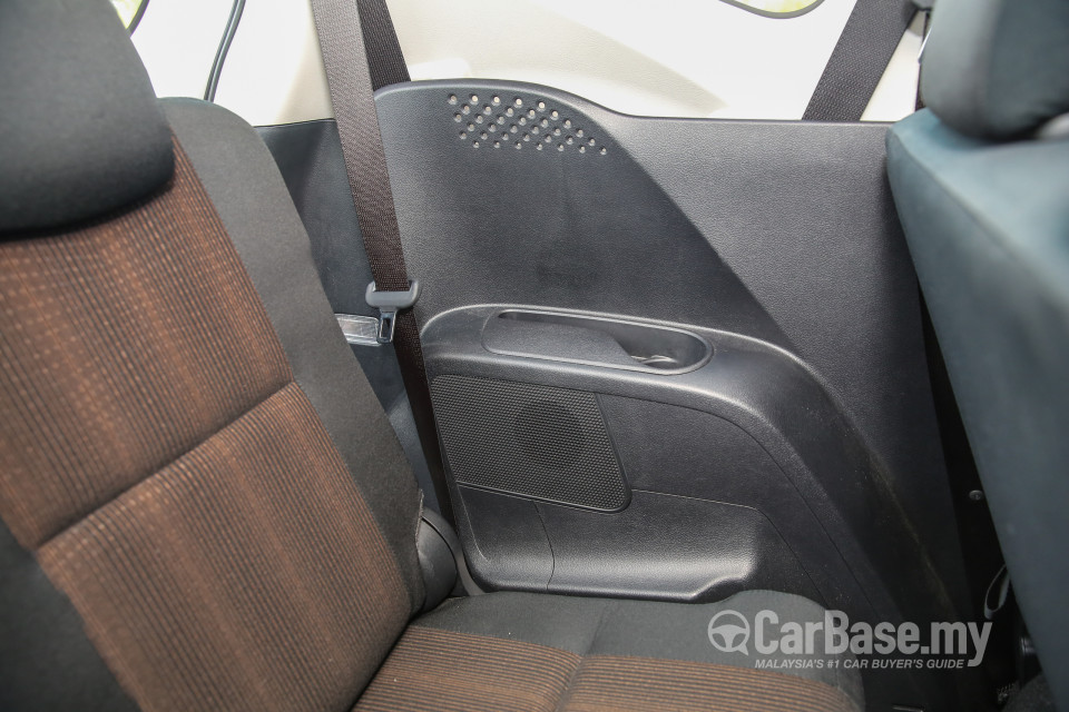 Toyota Sienta NHP170 (2016) Interior
