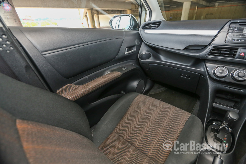 Toyota Sienta NHP170 (2016) Interior
