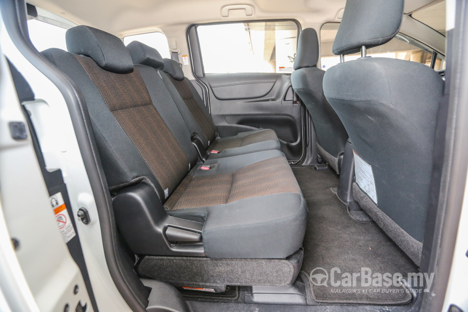 Toyota Sienta NHP170 (2016) Interior