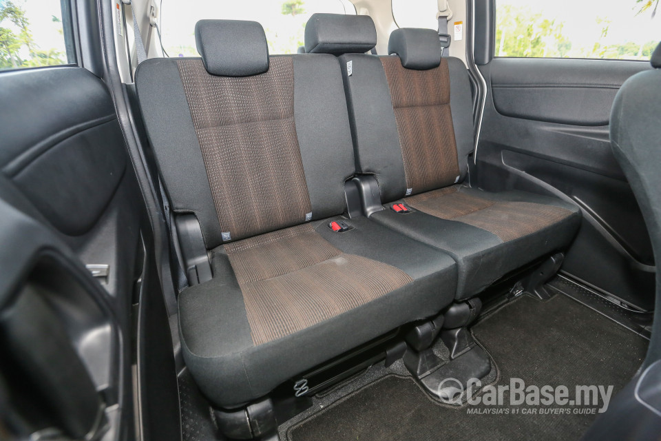 Toyota Sienta NHP170 (2016) Interior