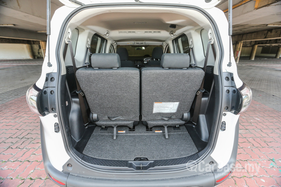 Toyota Sienta NHP170 (2016) Interior