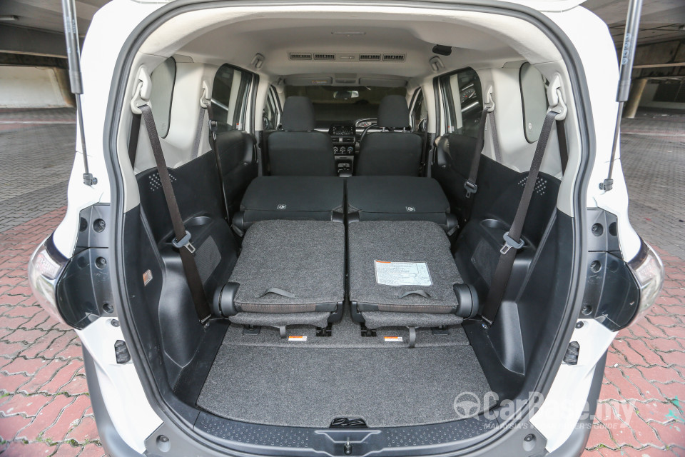 Toyota Sienta NHP170 (2016) Interior