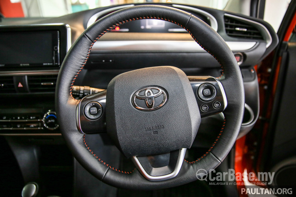 Toyota Sienta NHP170 (2016) Interior