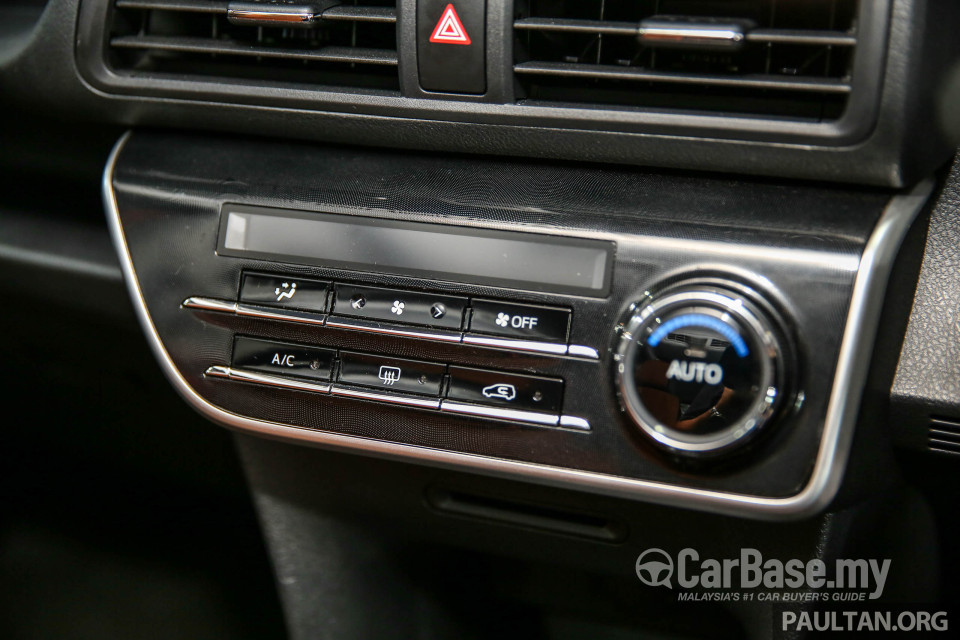 Toyota Sienta NHP170 (2016) Interior