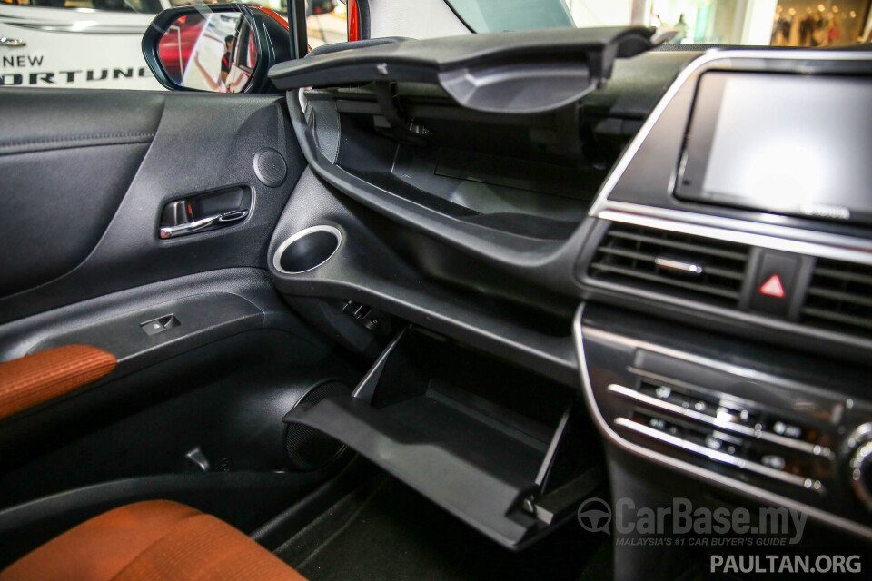 Proton Exora Mk1 RC (2019) Interior