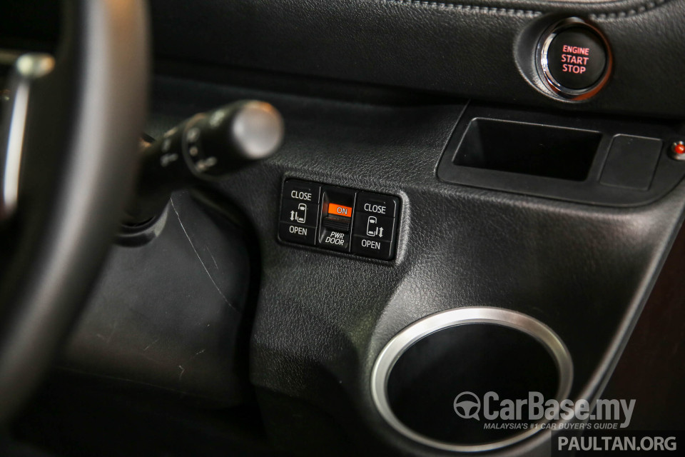 Toyota Sienta NHP170 (2016) Interior