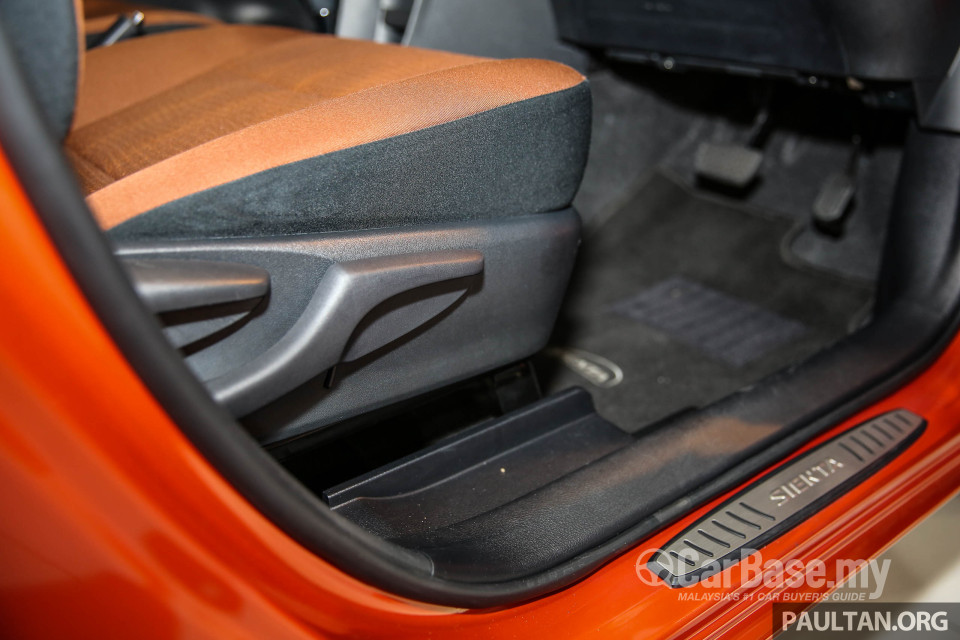 Toyota Sienta NHP170 (2016) Interior