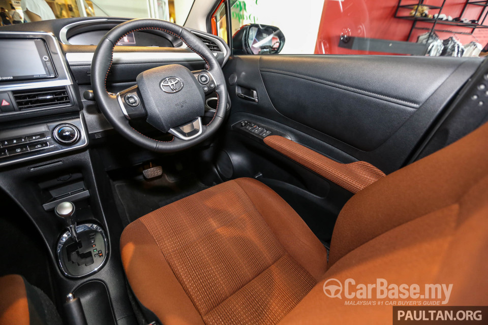 Toyota Sienta NHP170 (2016) Interior
