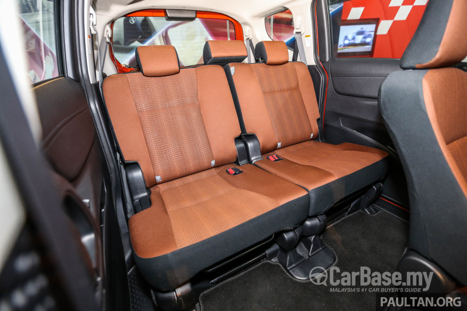 Toyota Sienta NHP170 (2016) Interior