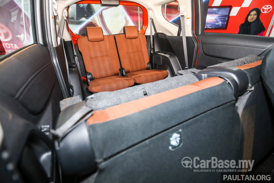 Toyota Sienta NHP170 (2016) Interior