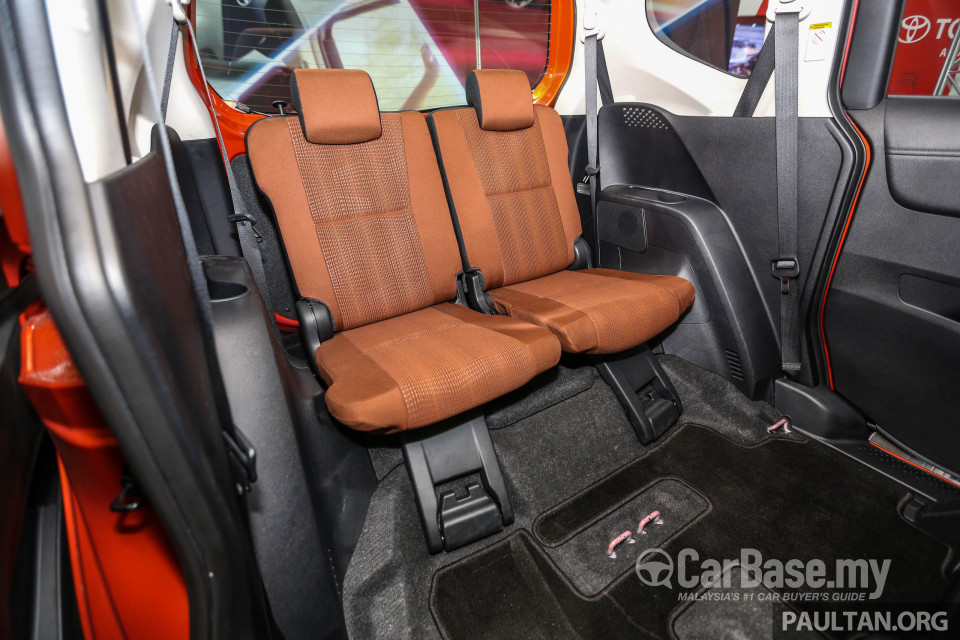 Toyota Sienta NHP170 (2016) Interior