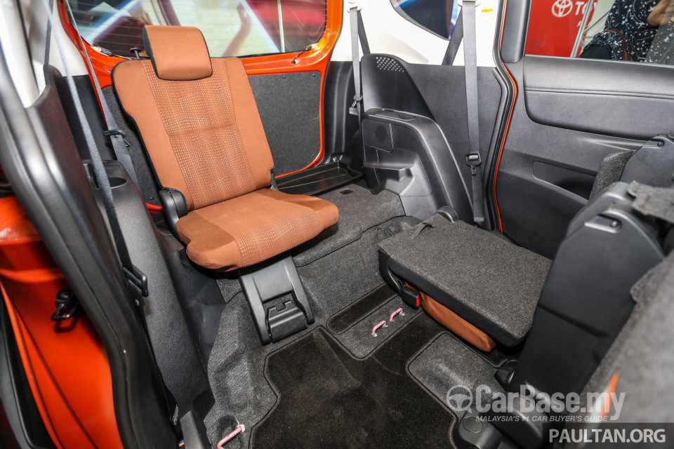 Toyota Sienta NHP170 (2016) Interior