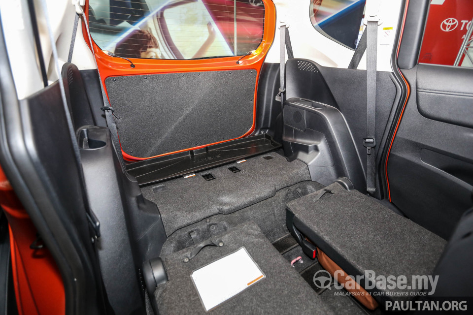 Toyota Sienta NHP170 (2016) Interior