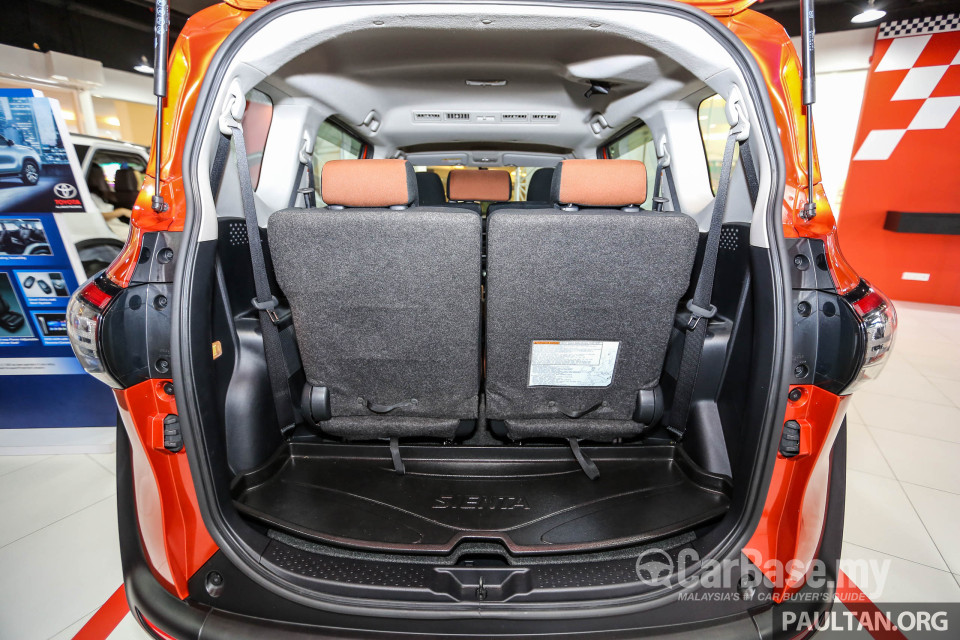 Toyota Sienta NHP170 (2016) Interior