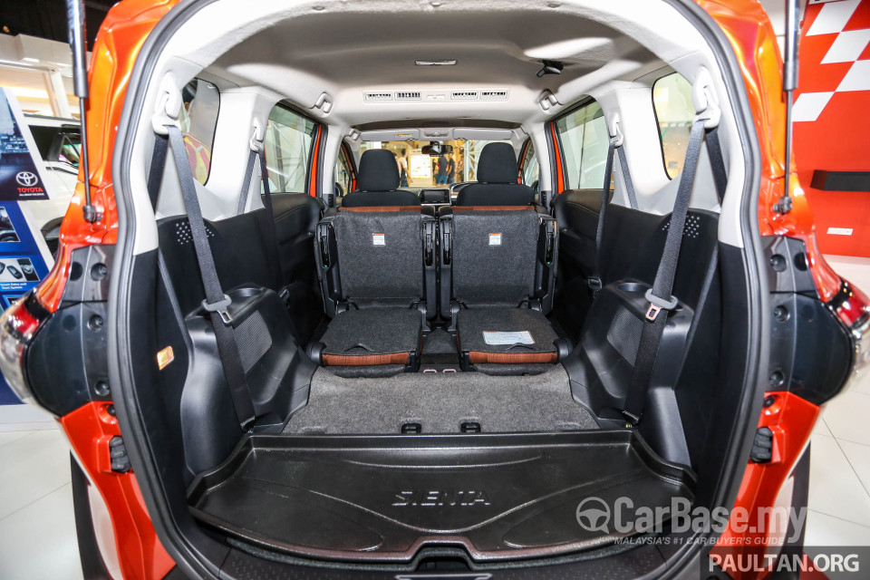 Toyota Sienta NHP170 (2016) Interior