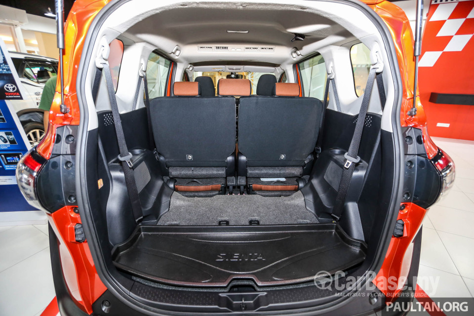 Toyota Sienta NHP170 (2016) Interior