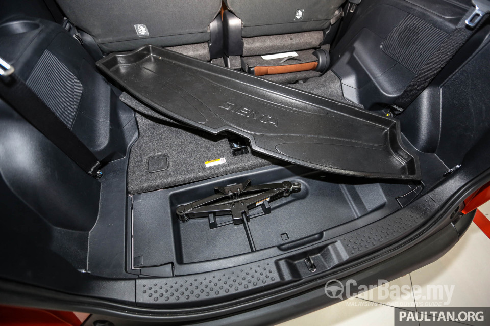 Toyota Sienta NHP170 (2016) Interior