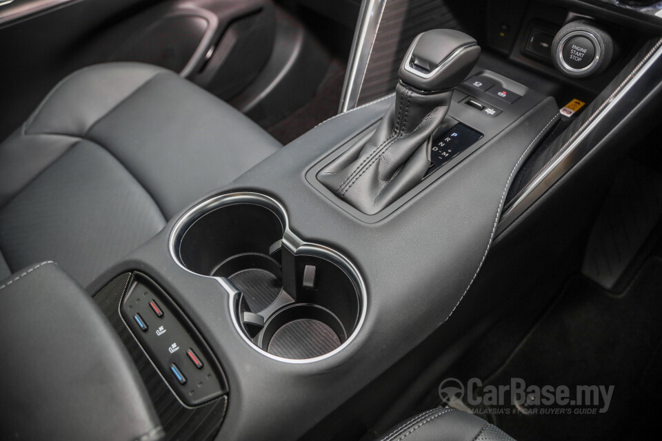 Toyota Harrier XU80 (2021) Interior