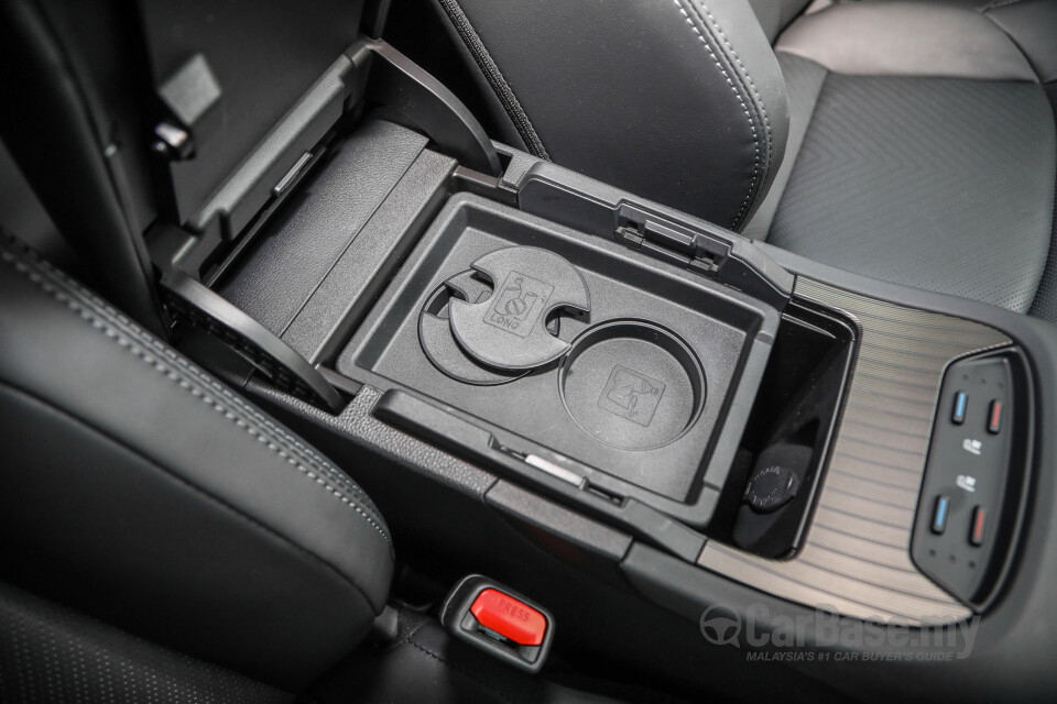 Toyota Harrier XU80 (2021) Interior